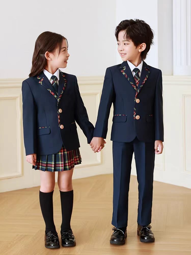 タータンチェック縁取りのネイビー制服